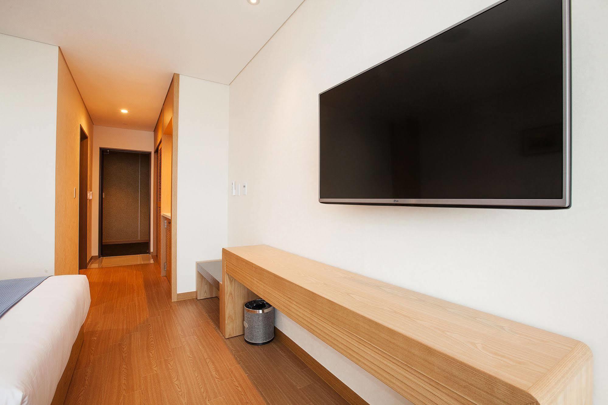 Youus Hotel Seogwipo Zewnętrze zdjęcie