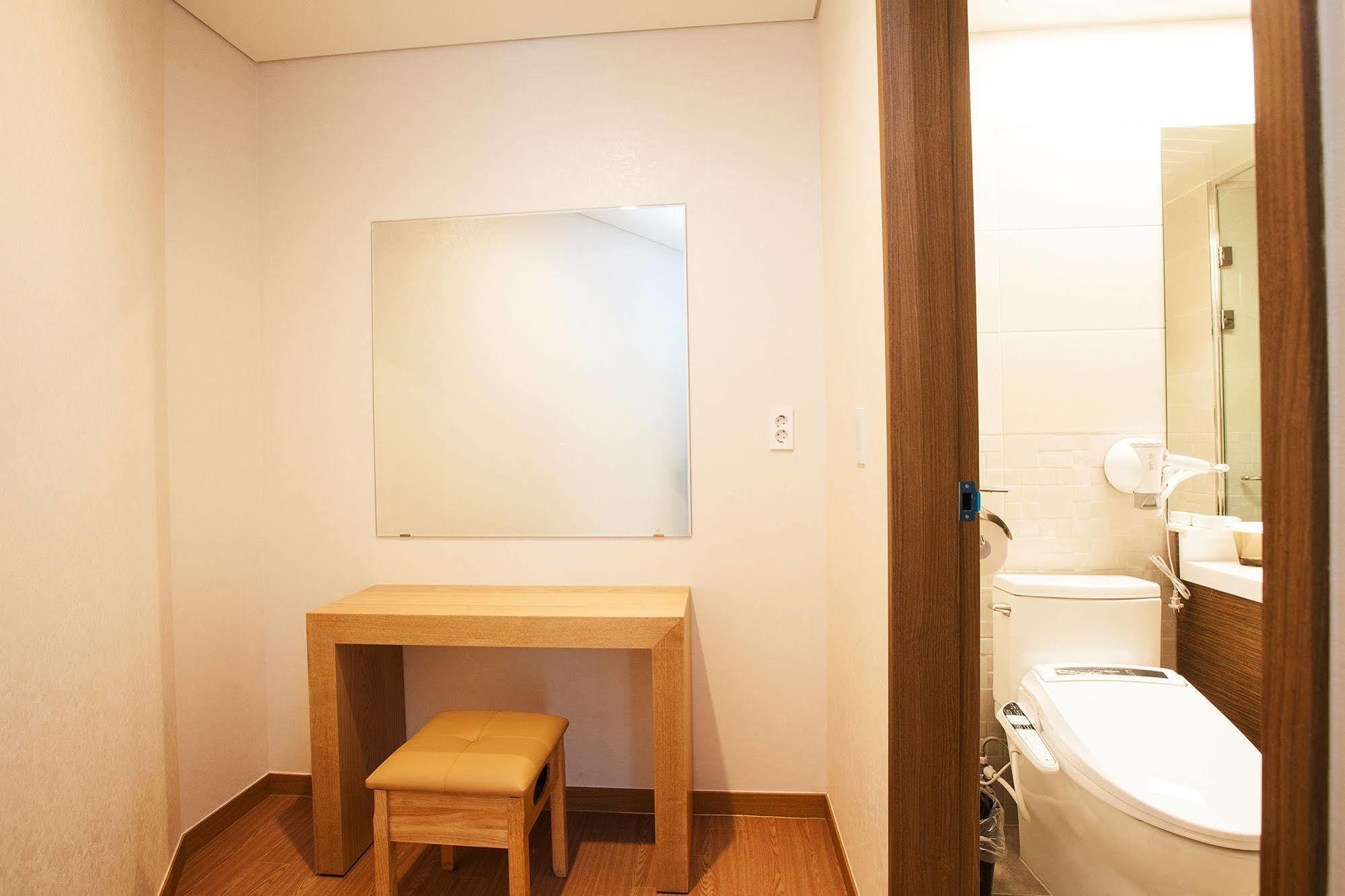 Youus Hotel Seogwipo Zewnętrze zdjęcie
