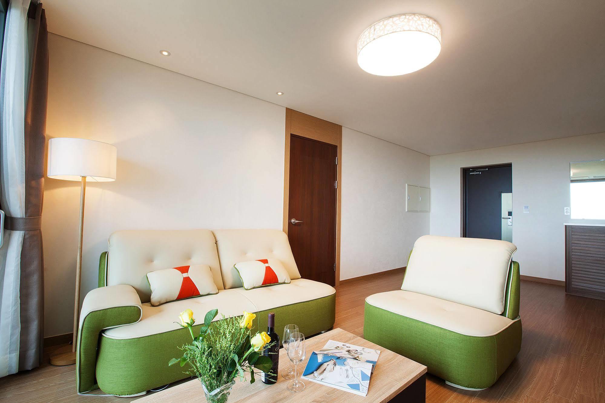 Youus Hotel Seogwipo Zewnętrze zdjęcie